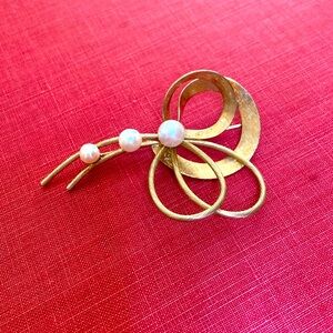 Vintage Signed Winard 12KGF & Real Pearls Broach